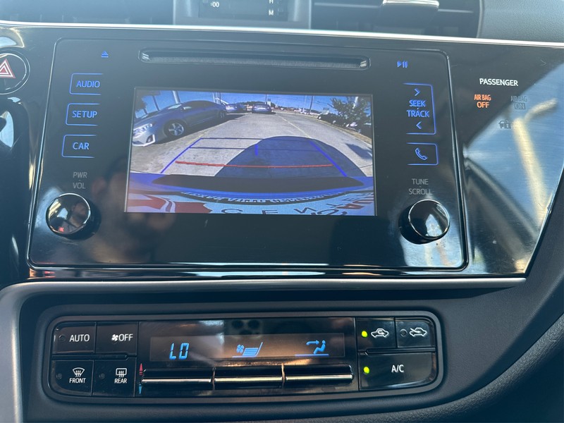 Toyota Corolla Vehicle Full-screen Gallery Image 16