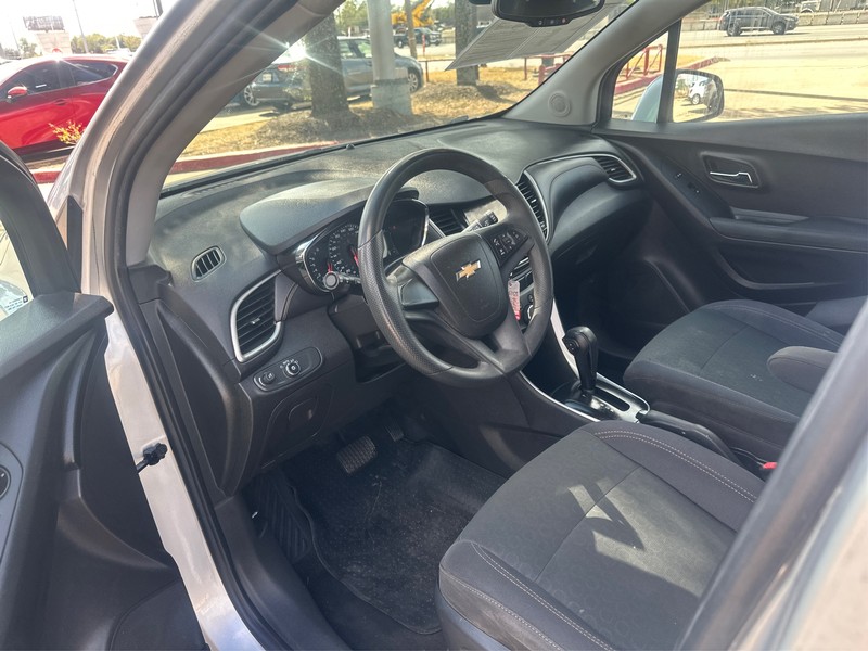 Chevrolet Trax Vehicle Full-screen Gallery Image 09