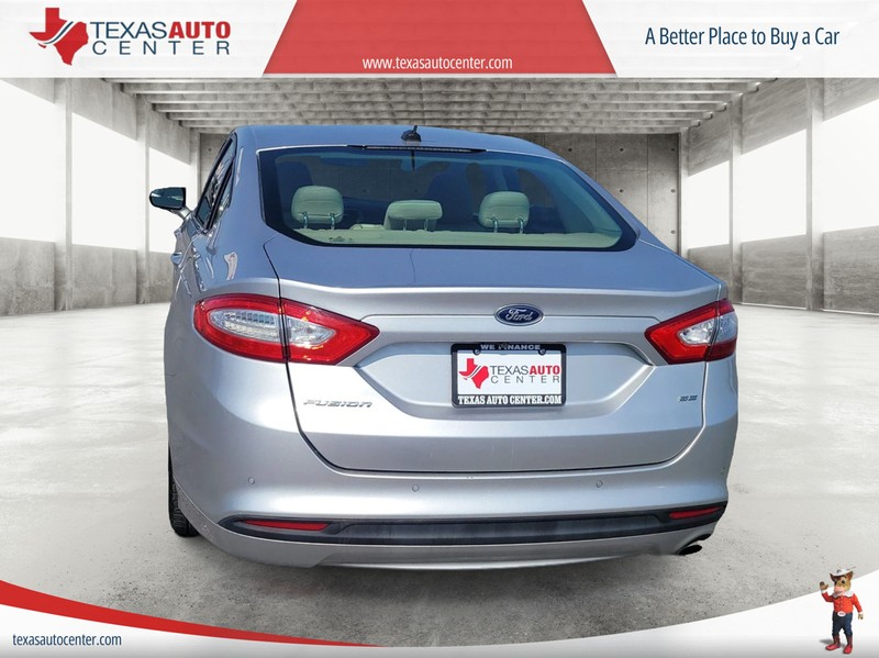 Ford Fusion Vehicle Full-screen Gallery Image 07