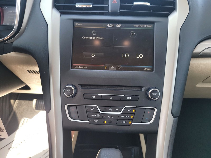 Ford Fusion Vehicle Full-screen Gallery Image 10