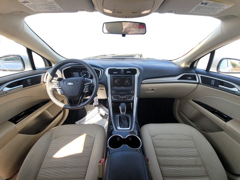 Ford Fusion Vehicle Full-screen Gallery Image 13