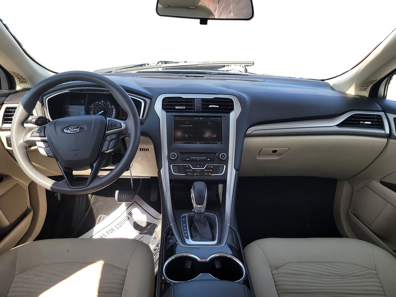 Ford Fusion Vehicle Full-screen Gallery Image 14