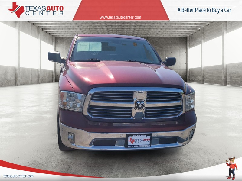 Ram 1500 Classic Vehicle Full-screen Gallery Image 3