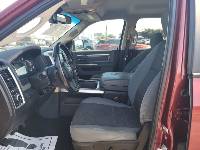 Ram 1500 Classic Vehicle Full-screen Gallery Image 9