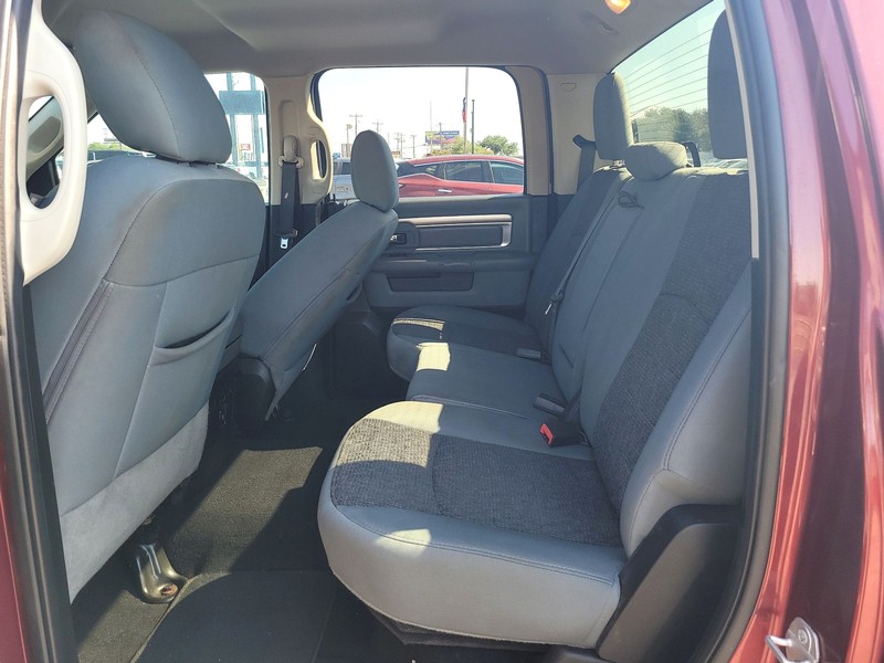 Ram 1500 Classic Vehicle Full-screen Gallery Image 10