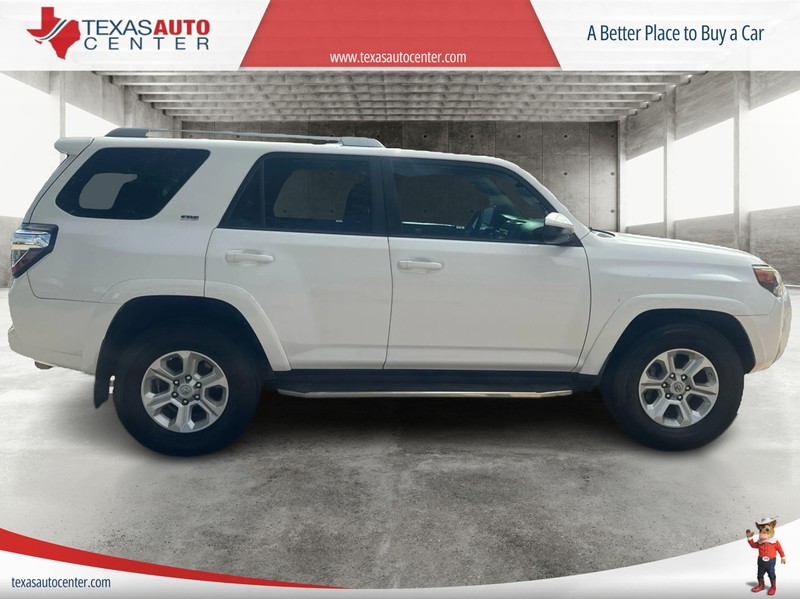Toyota 4Runner Vehicle Full-screen Gallery Image 4