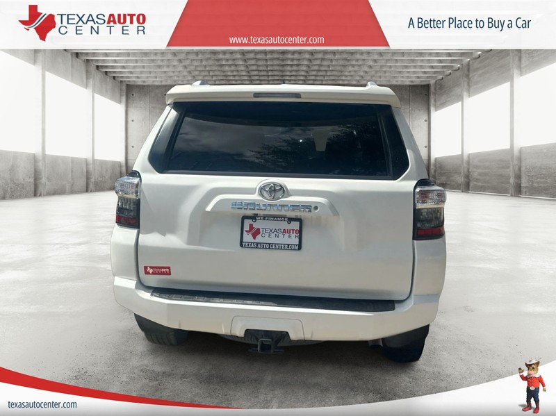 Toyota 4Runner Vehicle Full-screen Gallery Image 6