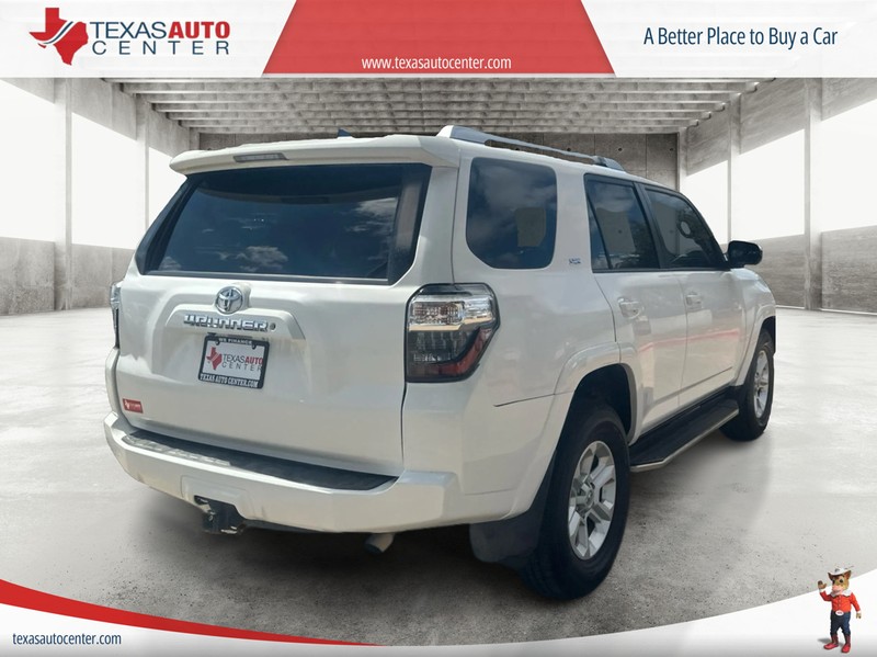 Toyota 4Runner Vehicle Full-screen Gallery Image 7