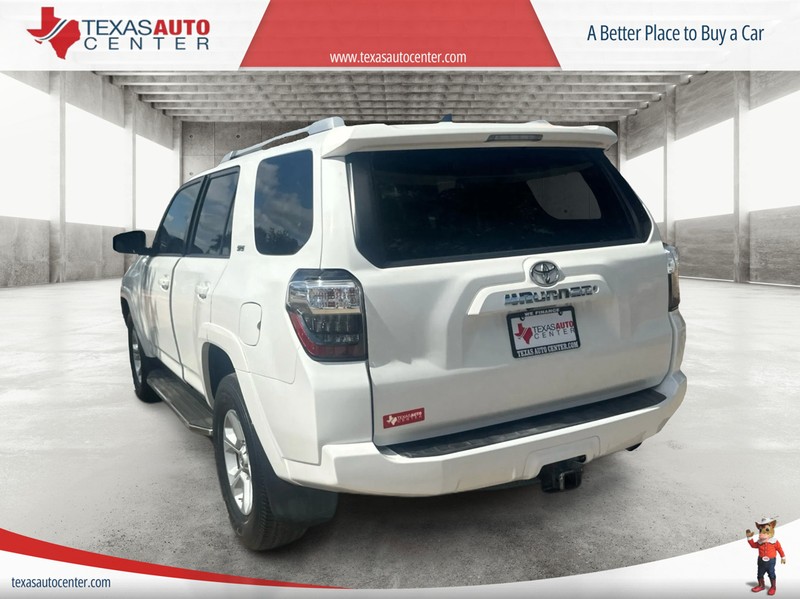 Toyota 4Runner Vehicle Full-screen Gallery Image 8