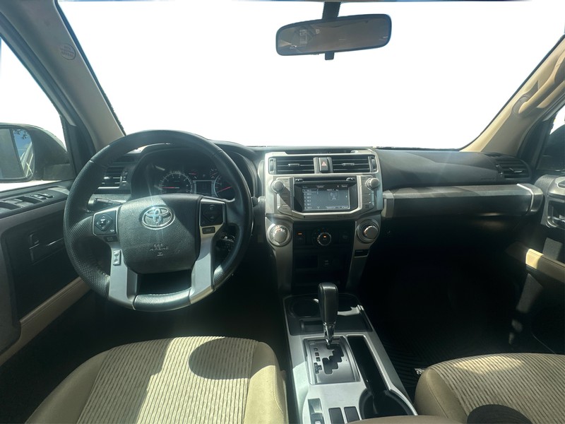 Toyota 4Runner Vehicle Full-screen Gallery Image 16