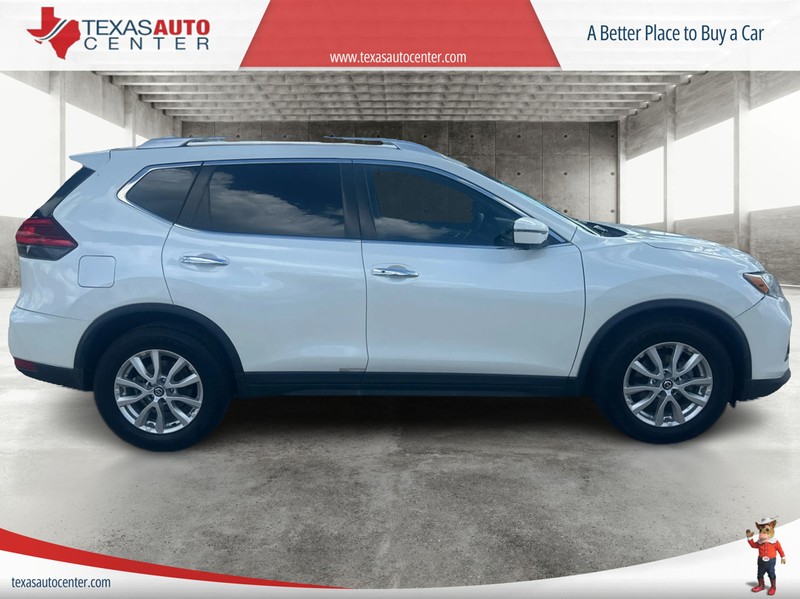 Nissan Rogue Vehicle Full-screen Gallery Image 4