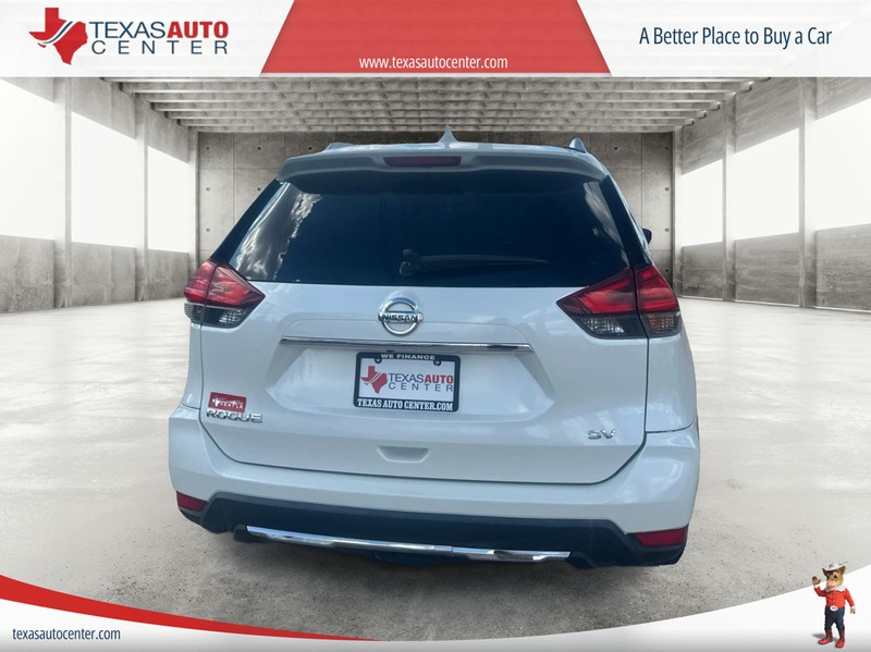 Nissan Rogue Vehicle Full-screen Gallery Image 5