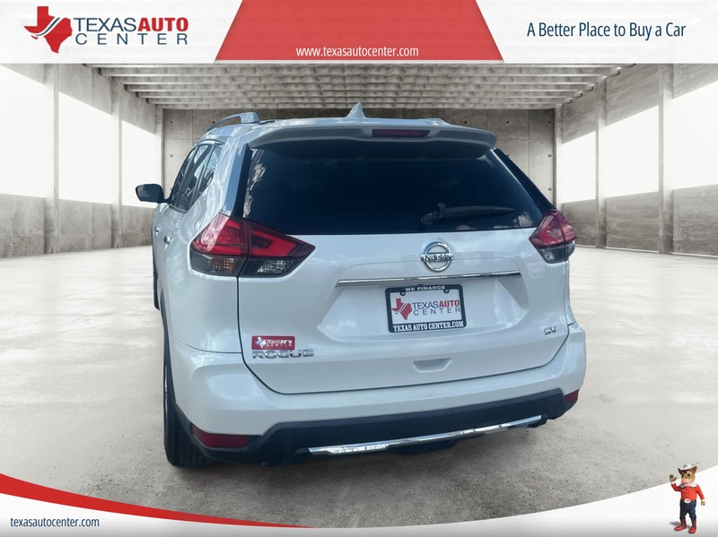 Nissan Rogue Vehicle Full-screen Gallery Image 7