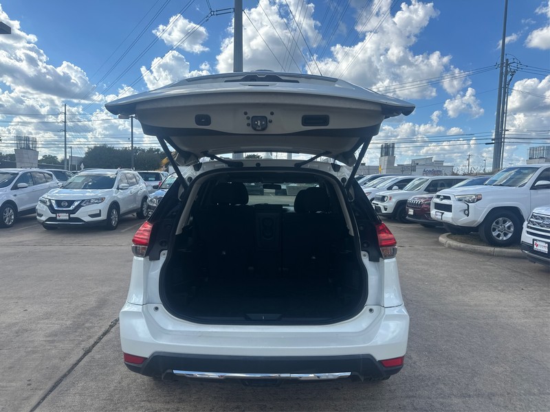 Nissan Rogue Vehicle Full-screen Gallery Image 10