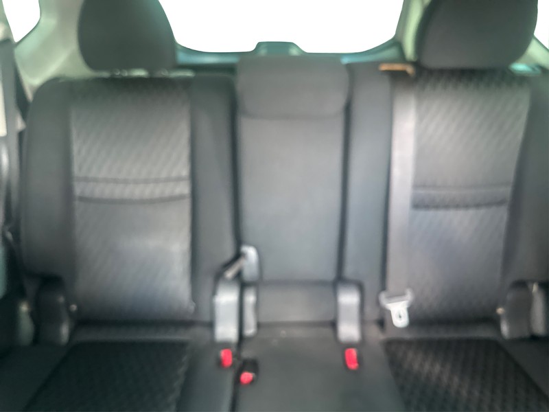 Nissan Rogue Vehicle Full-screen Gallery Image 12