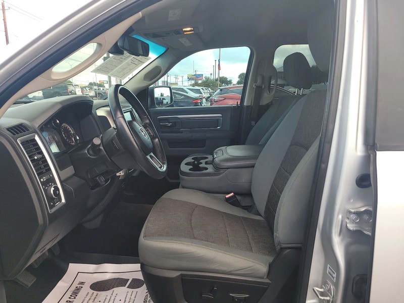 Ram 1500 Vehicle Full-screen Gallery Image 8