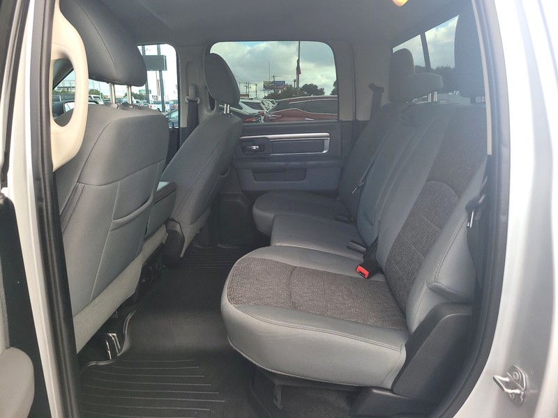 Ram 1500 Vehicle Full-screen Gallery Image 9