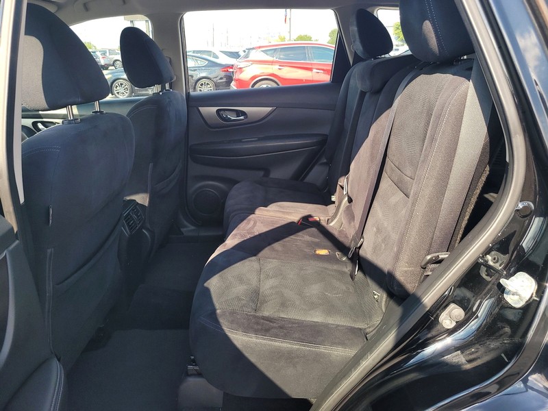 Nissan Rogue Vehicle Full-screen Gallery Image 10