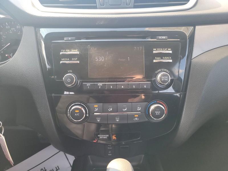 Nissan Rogue Vehicle Full-screen Gallery Image 11