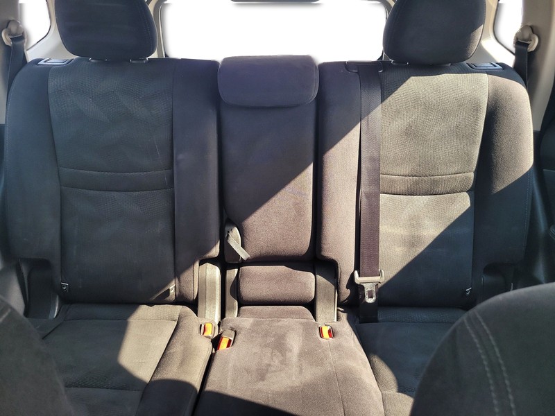 Nissan Rogue Vehicle Full-screen Gallery Image 12