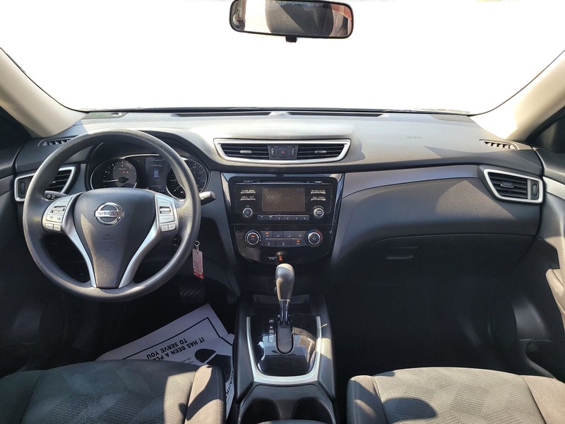 Nissan Rogue Vehicle Full-screen Gallery Image 15