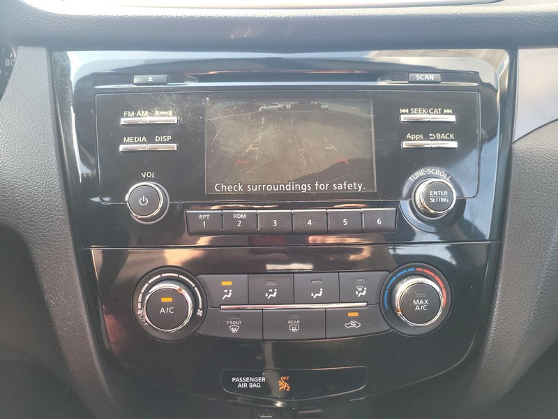 Nissan Rogue Vehicle Full-screen Gallery Image 16