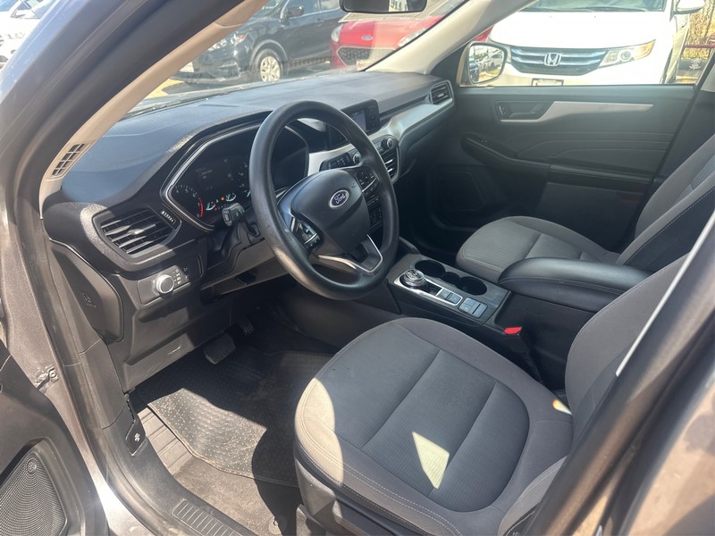 Ford Escape Vehicle Full-screen Gallery Image 9