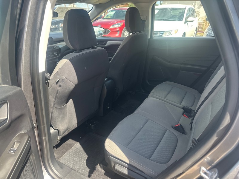 Ford Escape Vehicle Full-screen Gallery Image 10