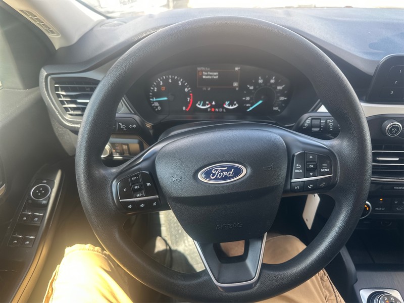 Ford Escape Vehicle Full-screen Gallery Image 14