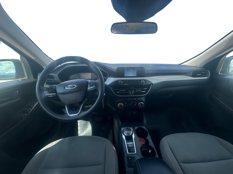Ford Escape Vehicle Full-screen Gallery Image 15