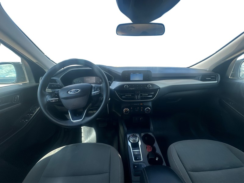 Ford Escape Vehicle Full-screen Gallery Image 16