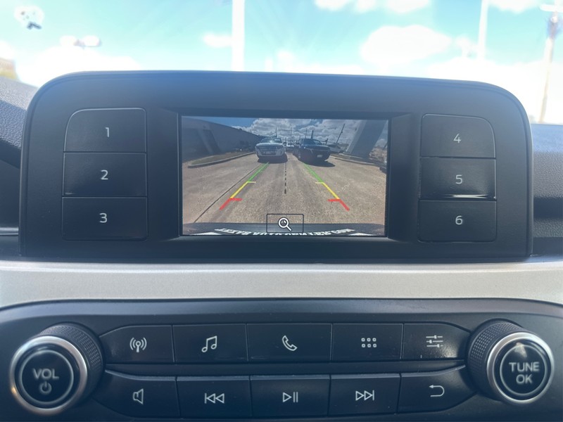 Ford Escape Vehicle Full-screen Gallery Image 17