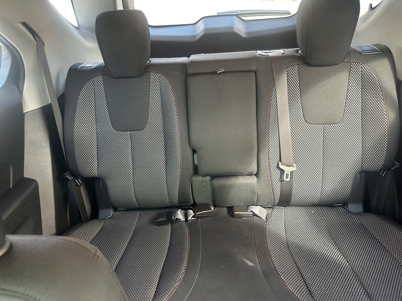 Chevrolet Equinox Vehicle Full-screen Gallery Image 13