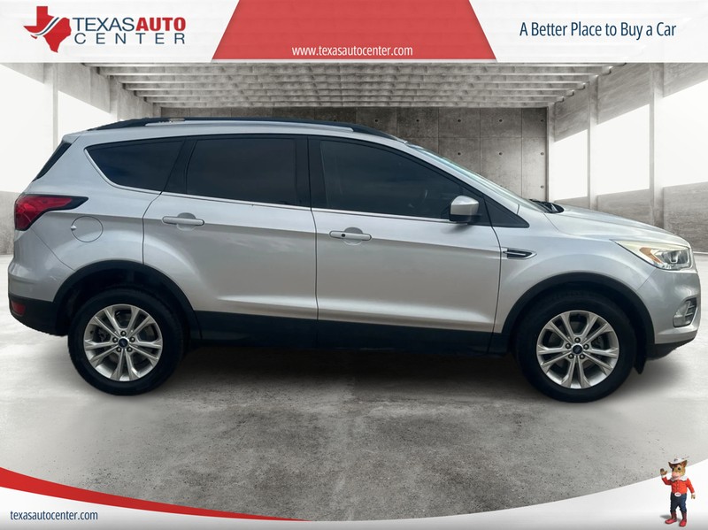 Ford Escape Vehicle Full-screen Gallery Image 4