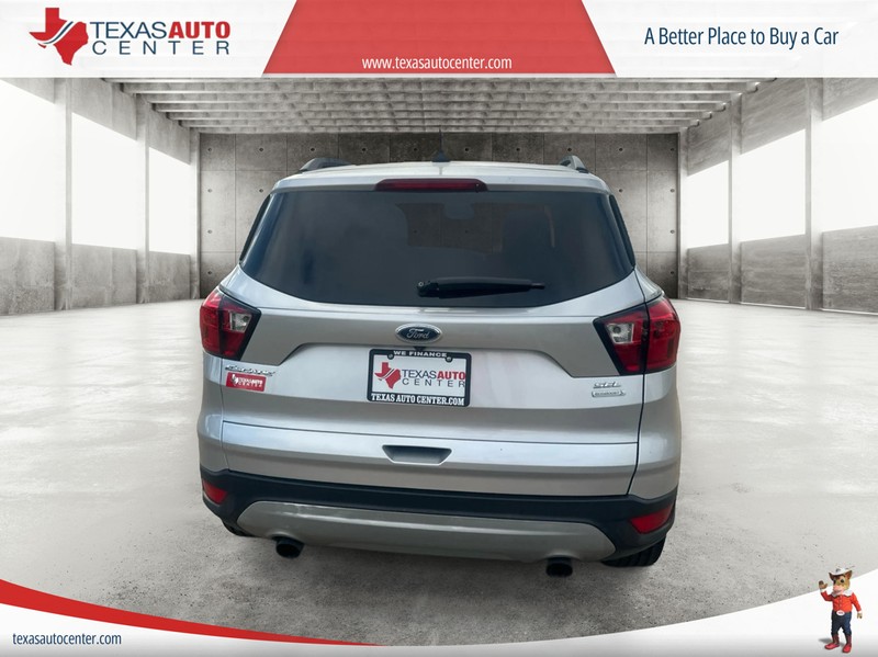 Ford Escape Vehicle Full-screen Gallery Image 6