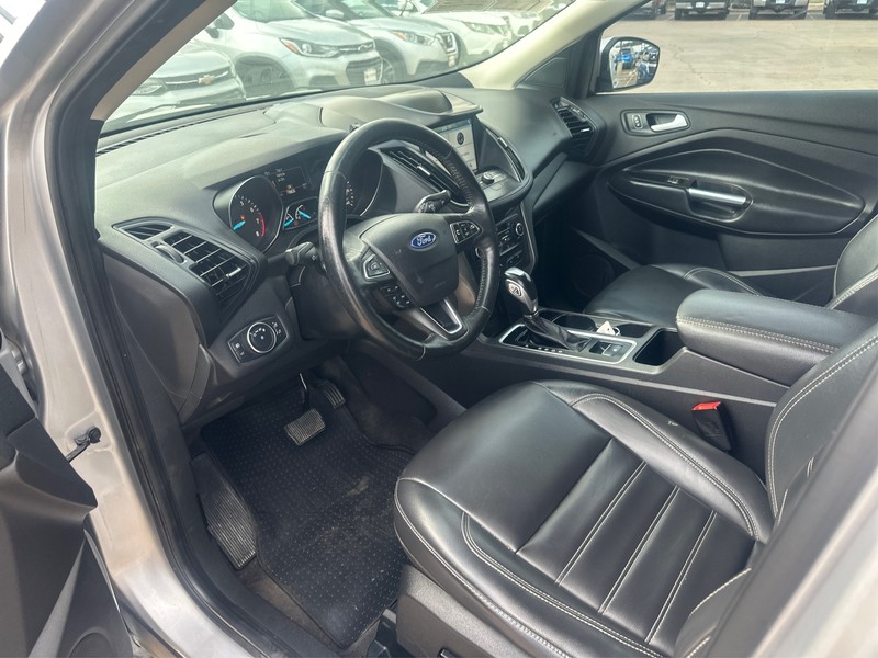 Ford Escape Vehicle Full-screen Gallery Image 9