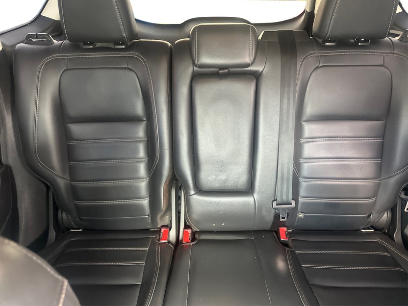 Ford Escape Vehicle Full-screen Gallery Image 13