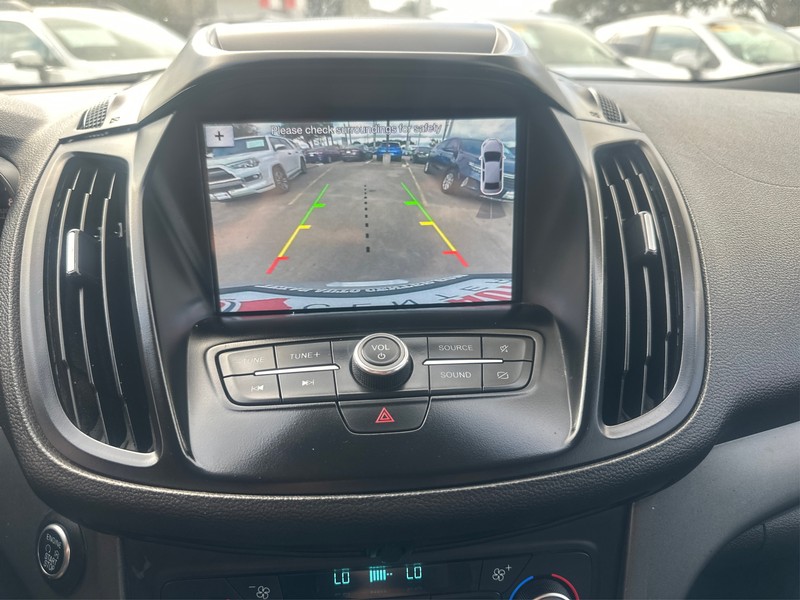 Ford Escape Vehicle Full-screen Gallery Image 17