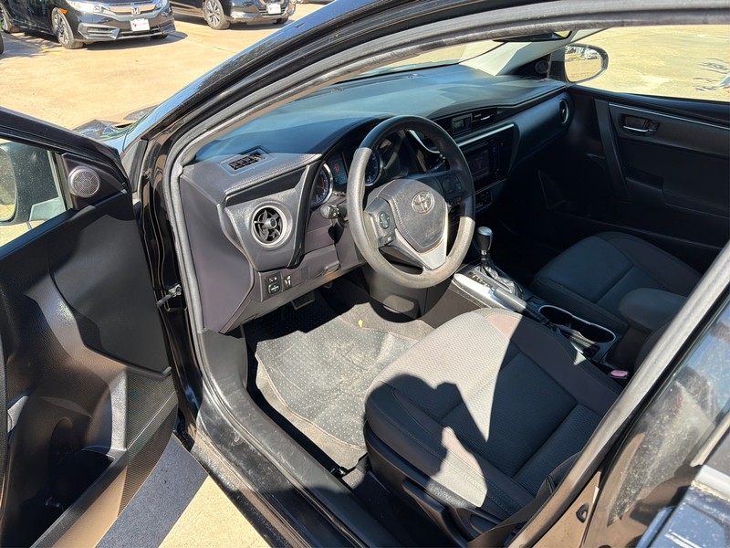 Toyota Corolla Vehicle Full-screen Gallery Image 9