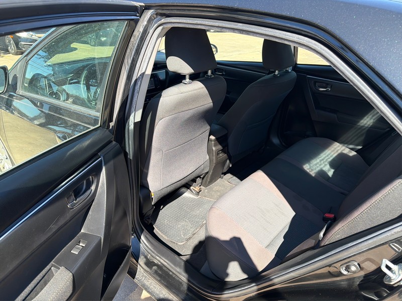 Toyota Corolla Vehicle Full-screen Gallery Image 10