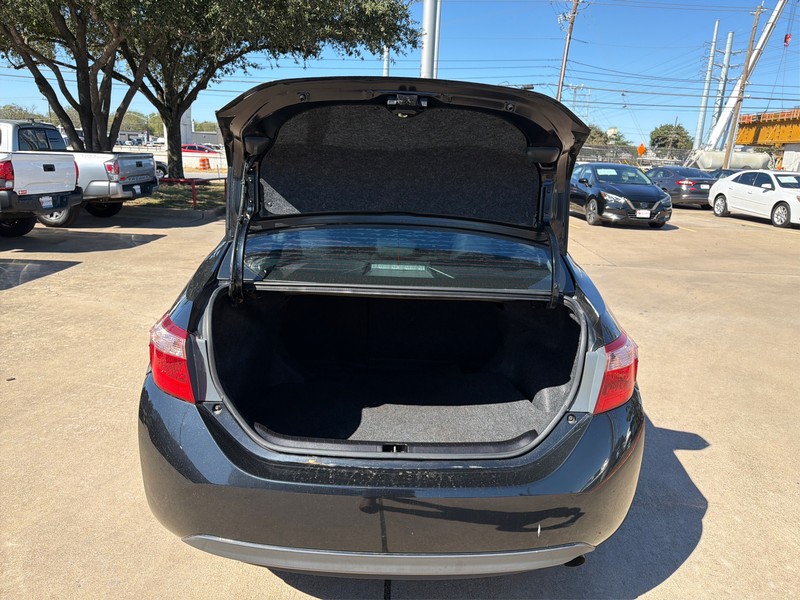 Toyota Corolla Vehicle Full-screen Gallery Image 11