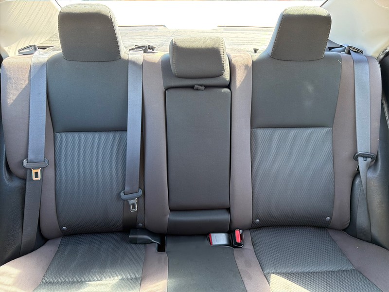 Toyota Corolla Vehicle Full-screen Gallery Image 13