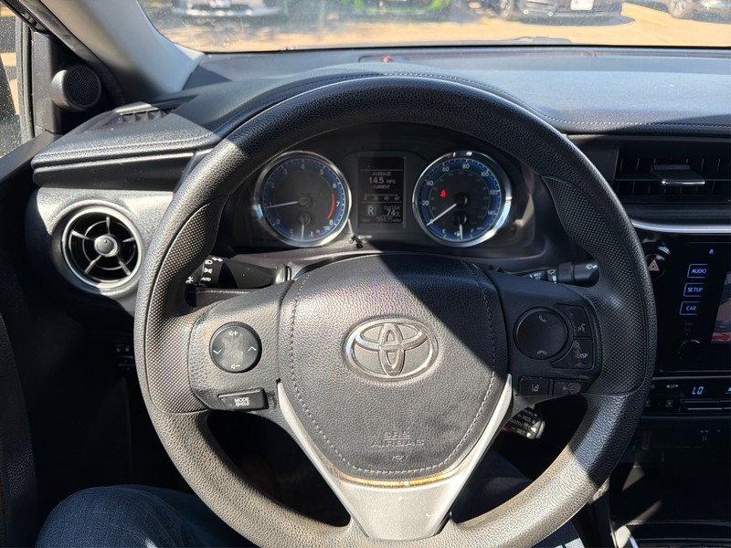 Toyota Corolla Vehicle Full-screen Gallery Image 14