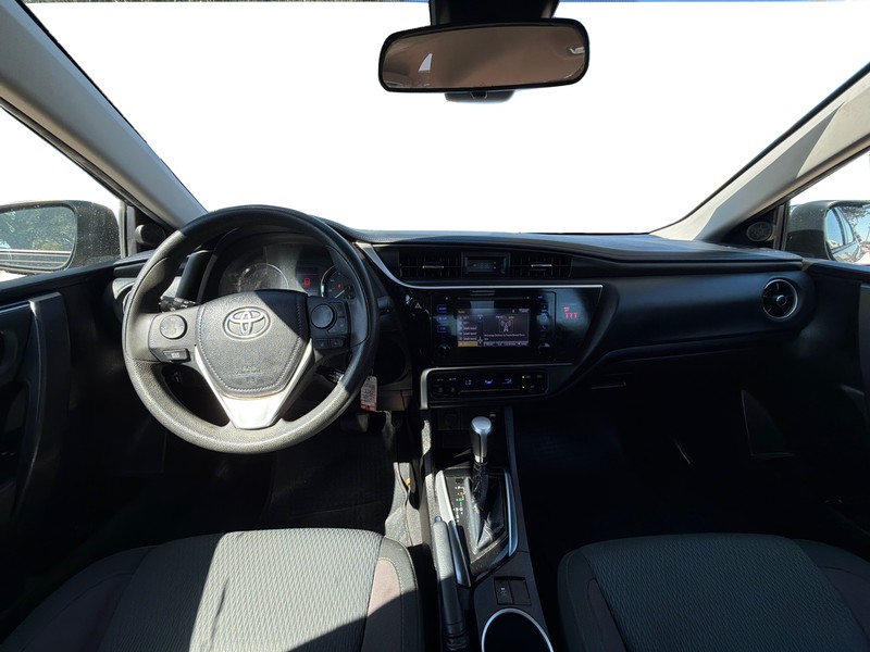 Toyota Corolla Vehicle Full-screen Gallery Image 15