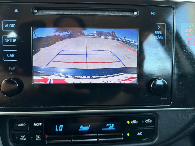 Toyota Corolla Vehicle Full-screen Gallery Image 17