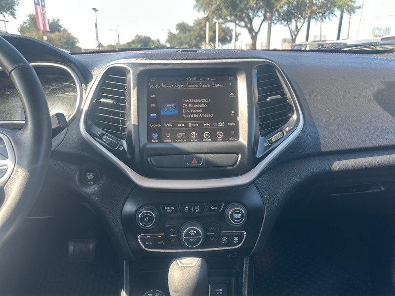 Jeep Cherokee Vehicle Full-screen Gallery Image 11