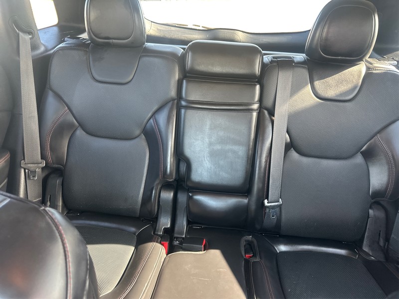 Jeep Cherokee Vehicle Full-screen Gallery Image 12