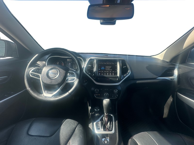 Jeep Cherokee Vehicle Full-screen Gallery Image 14