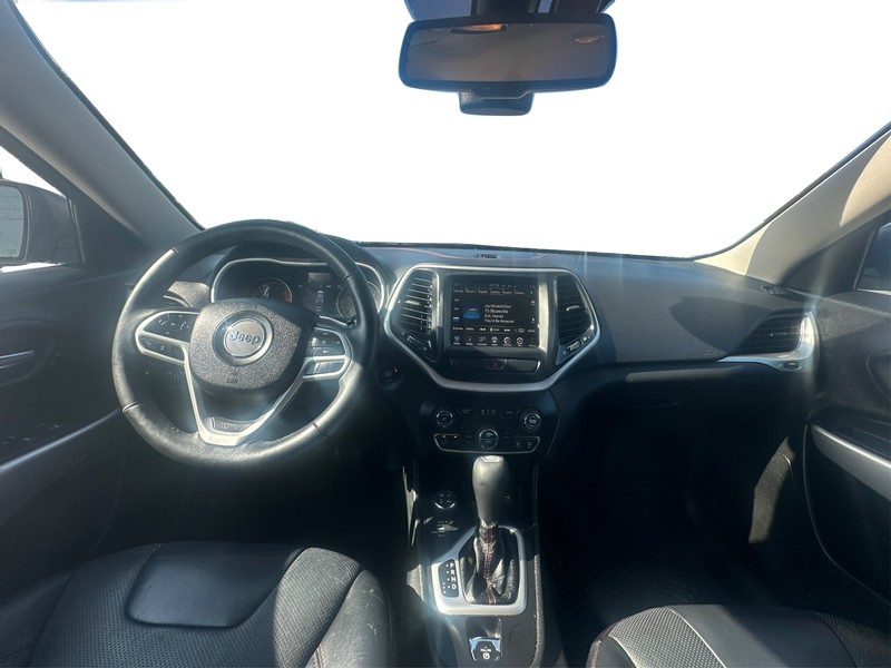 Jeep Cherokee Vehicle Full-screen Gallery Image 15