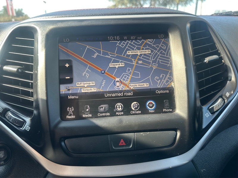 Jeep Cherokee Vehicle Full-screen Gallery Image 16